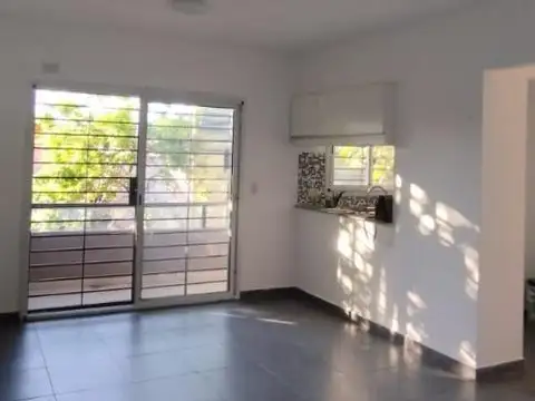 DEPARTAMENTO 2 AMBIENTES  CON COCHERA