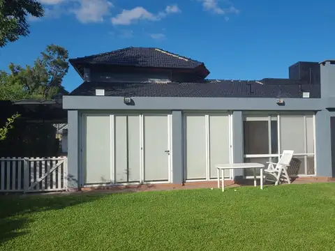 Casa en Venta con 3 cocheras