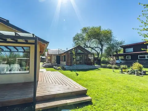 CASA - TRES AMBIENTES - MONOAMBIENTE INDEPENDIENTE - GRAN PARQUE VERDE - LUMINOSIDAD - ARBOLES...