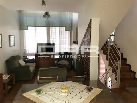 IMPECABLE CASA 4 AMBIENTES GARAGE PATIO PARRILLA