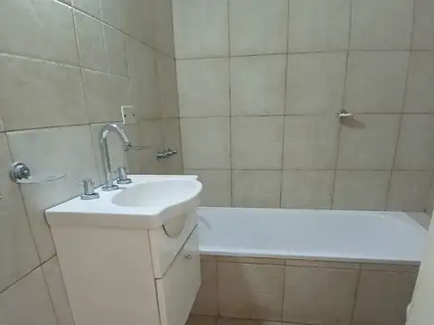 Avenida Lamadrid 700, Piso 1