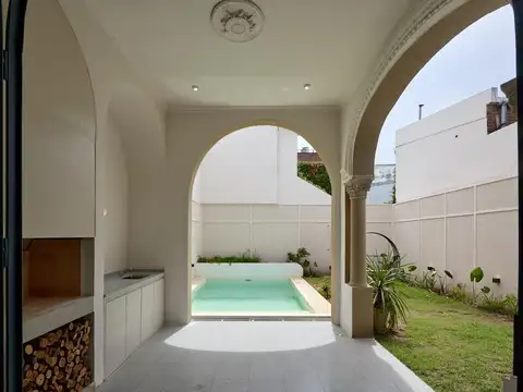 Casa 9 ambientes con 4 baños