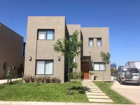 Casa en venta - 3 Dormitorios 4 Baños - Tigre