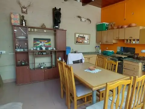 Casa en Venta con 3 cocheras