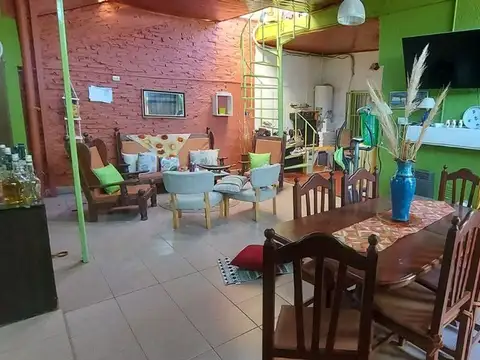 Casa 5 ambientes con 2 baños