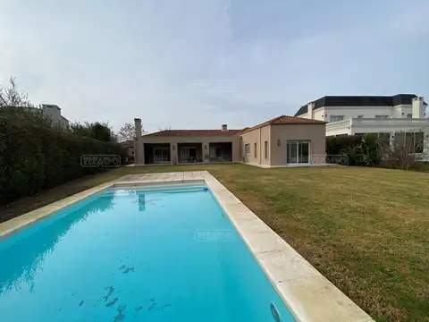 Casa en Venta en Pilar del Este - Los Jazmines, USD 490.000