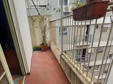 Perú 1200, Piso 8°