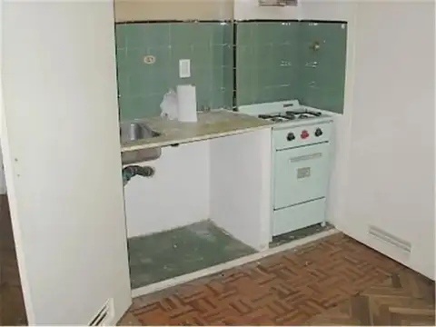 Oficina.1amb DIVIDIDO (con puerta). LUMINOSO. VIVIENDA Ó  APTO PROFESIONAL.