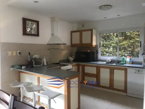 Casa 5 ambientes con 2 baños