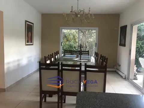 Casa 5 ambientes con 2 baños