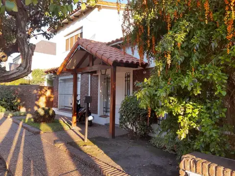 Casa 5 ambientes - Venta - Castelar