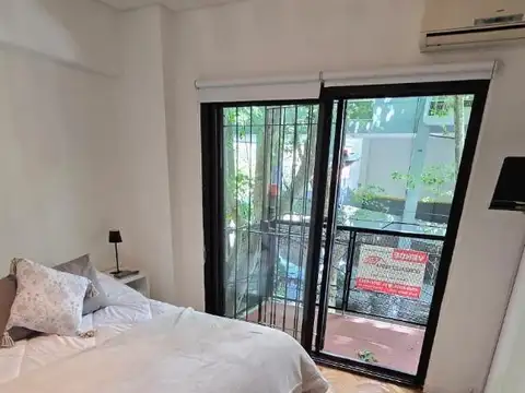 Monoambiente divido al frente con balcon