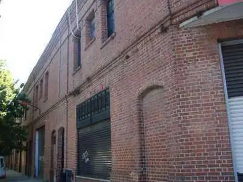 Galpón en venta en Barracas, 4.200 m2 cubiertos, sobre avenida