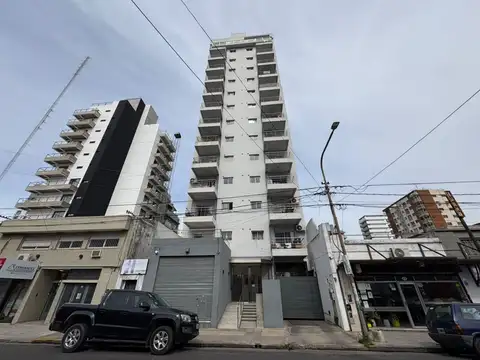 Departamento en Alquiler tipo semipiso de 3 Ambientes con cochera en subsuelo en Quilmes Centro