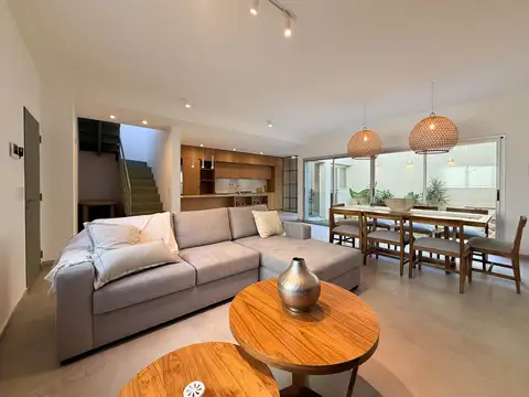 Casa Interna Única de 3 dormitorios con patio con parrillero y terraza con pileta