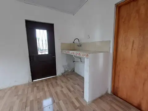 Casa 2 ambientes con 1 baño