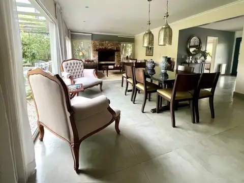 Casa en Alquiler con 1 cochera