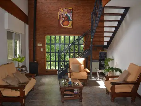 Casa en Venta en Los Robles del Monarca, USD 180.000