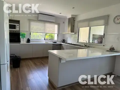 Casa en Venta con 5 cocheras