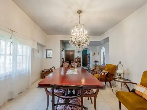 Venta Casa 4 ambientes, Olivos c/ pileta y cochera