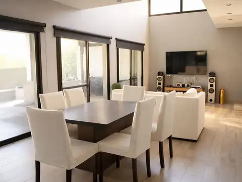Casa 4 ambientes con 2 baños