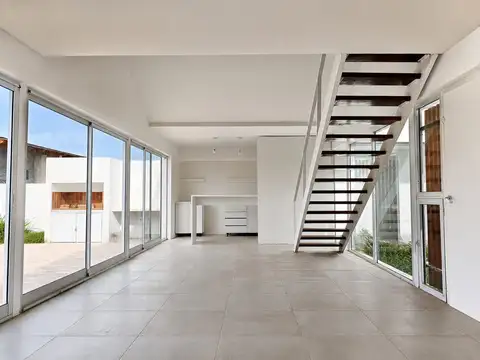 CASA EN VENTA 3 DORMITORIOS CON PISCINA