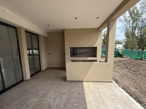 Casa en Venta en Pilar Del Este - Santa Sofia, USD 175.000