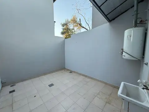 Depto Tipo Casa en Alquiler de 2 dormitorios