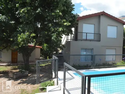 Casa 6 ambientes con 5 baños