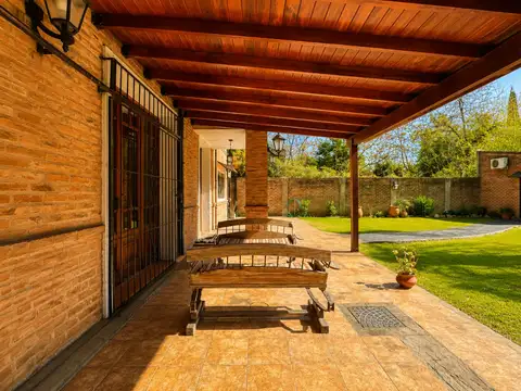Casa en Venta en Paso del Rey, USD 165.000