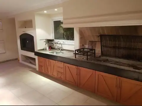 Casa en Venta 3 Dormitorios Jockey Club