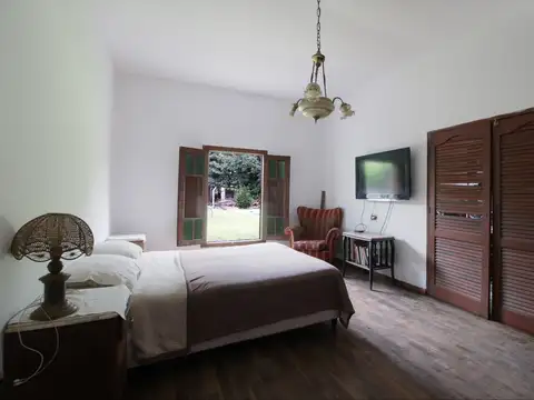 CASA CON QUINCHO, PILETA Y GRAN PATIO EN BOSQUES
