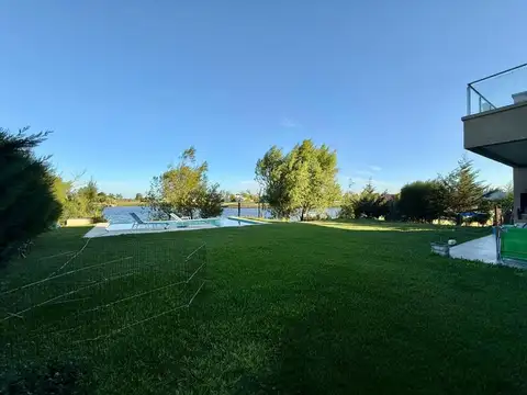 Casa en Venta con 5 cocheras