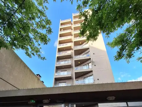 Venta. Quilmes ctro.  2 amb c/ cochera y Balcón.