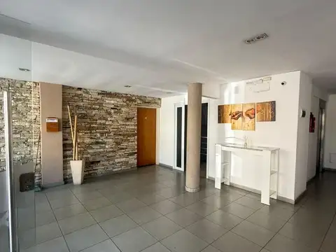 Dpto 2 ambientes frente c/cochera - excelente zona