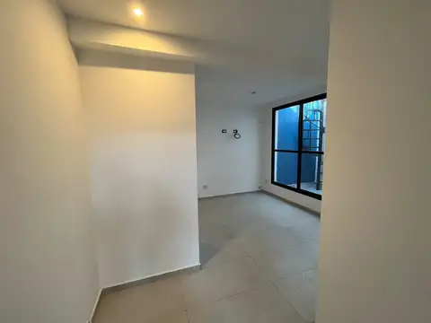 Casa Reciclada de Pasillo de Un Dormitorio en Venta