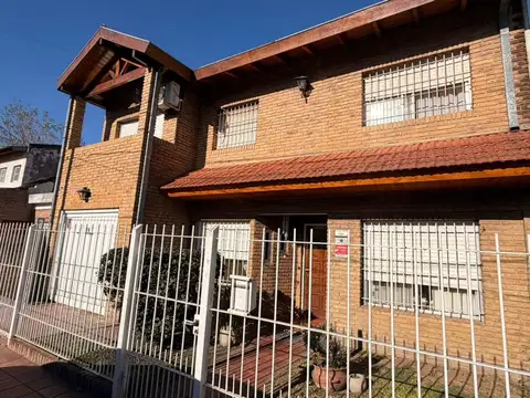 CHALET EN VENTA EN JOSÉ C. PAZ