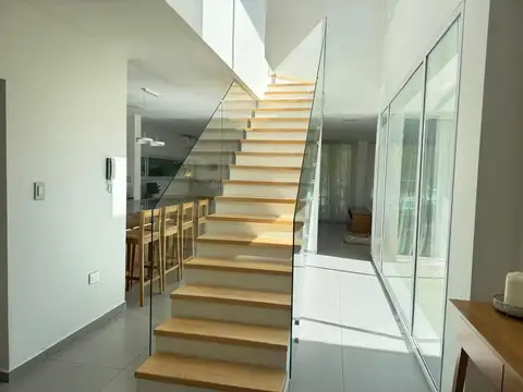 Casa 5 ambientes con 3 baños