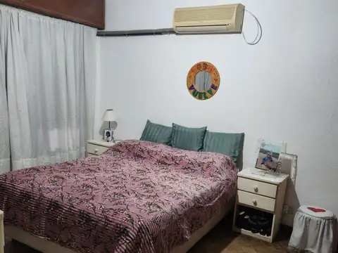 Casa 8 ambientes con 2 baños