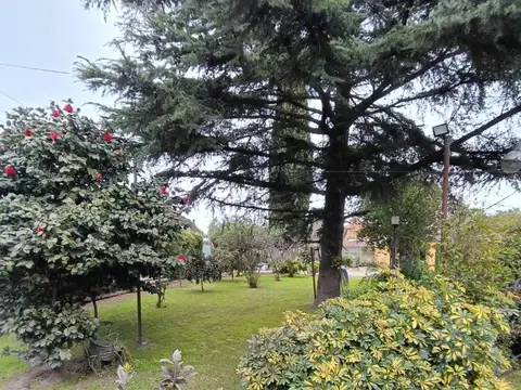 Casa en Venta con 4 cocheras