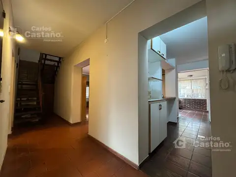 Casa 4 ambientes con 2 baños