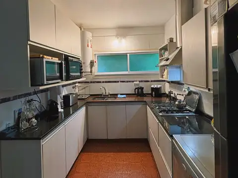 Casa en Venta con 3 cocheras
