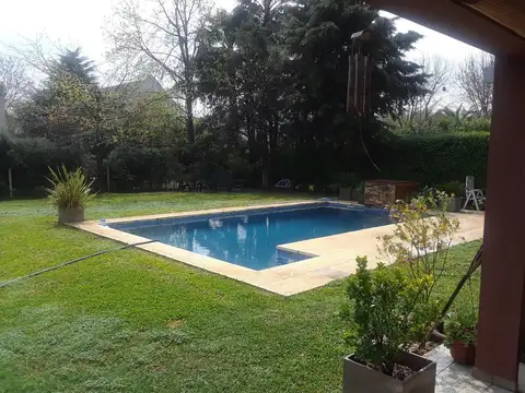 *MODERNA CASA EN BARRIO CERRADO "SANTA ANA"
