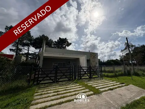 Casa estilo moderno en La Caleta. RESERVADO