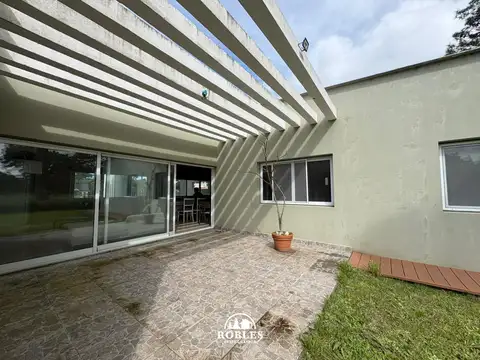 Casa estilo moderno en La Caleta. RESERVADO