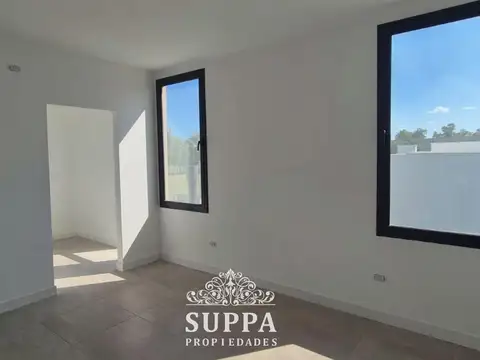 Casa en Alquiler con 2 cocheras