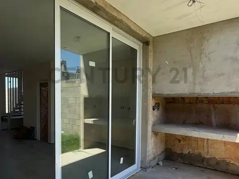 Venta de Duplex  en Barrio Esmeralda, Santa Fe.