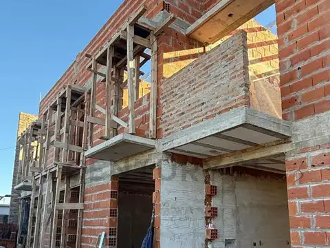 Casa 5 ambientes con 1 baño