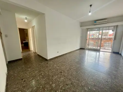 Venta 3 AMBIENTES FRENTE BALCÓN Barrio Caballito México al 4300  Apto Profesional.