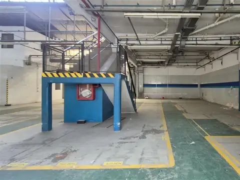 En venta Edificio comercial / Galpón con oficinas, 1600m2, Z. Industrial - V. Martelli
